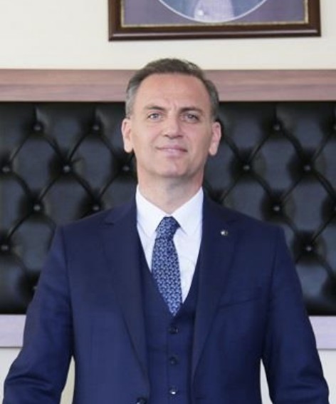 Dr. Kamil Özer 46 49