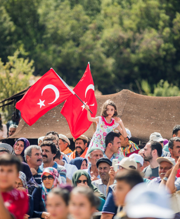 19 Yoruk Senligi CocukBayrak