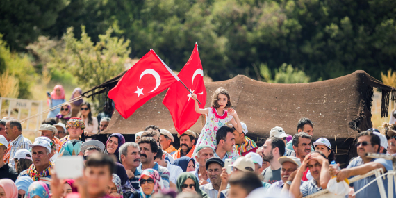 KAMUOYU DUYURUSU 10 19 Yoruk Senligi CocukBayrak